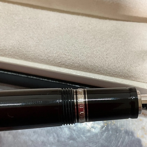 Montblanc BOHEME  14K 4810 585 Black Fountain Pen - Picture 8 of 16